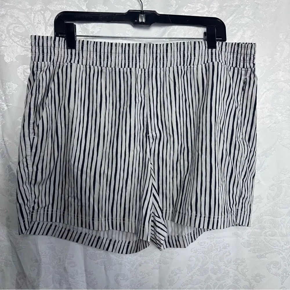 Old Navy Active Striped Black and White Women's Shorts